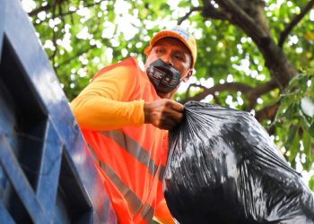 Reos en fase confianza continúan en la jornada de limpieza en San Salvador