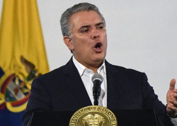 El gobierno colombiano ofrece recompensa por información sobre ataque a helicóptero del presidente