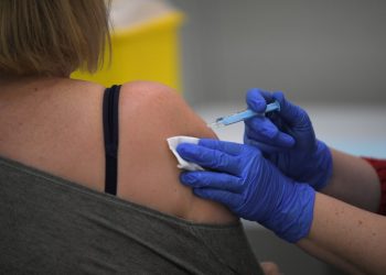 Cataluña iniciará vacunación de personas entre 40 y 49 años dentro de dos semanas