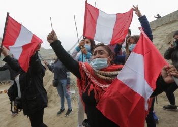 Perú empieza a votar en decisiva elección entre Keiko Fujimori y Pedro Castillo