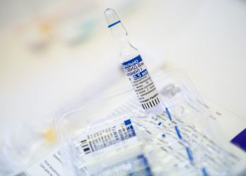 Rusia dice que resolvió problemas detectados en centro de producción de vacuna