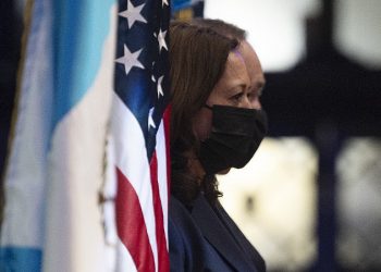 Presidente de Guatemala pide a EEUU firmeza para desalentar la migración irregular