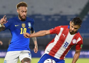 Con un Neymar iluminado, Brasil vence 2-0 a Paraguay y sigue su marcha perfecta