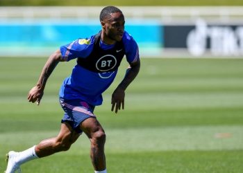 Raheem Sterling condecorado por la reina Isabel II por su lucha contra racismo