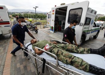 Ataque con coche bomba atribuido a ELN deja 36 heridos en unidad militar en Colombia