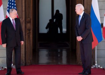 Biden y Putin inician cumbre en Ginebra con un apretón de manos
