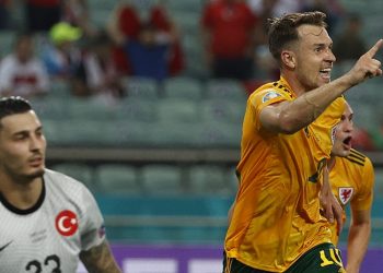 Gales da un paso de gigante hacia octavos tras ganar 2-0 a Turquía en Eurocopa