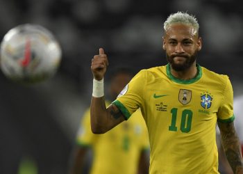 Neymar se une al coro que critica el estado de los campos en la Copa América