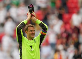 UEFA no sancionará a Manuel Neuer y Alemania por usar gafete arcoíris en partido de Eurocopa