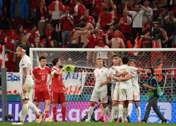 Dinamarca alcanza el milagro y clasifica a octavos de Eurocopa tras golear a Rusia