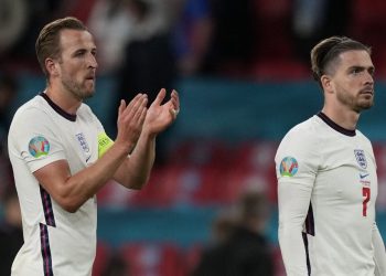 Inglaterra asegura liderato de grupo y Croacia pasa como segunda