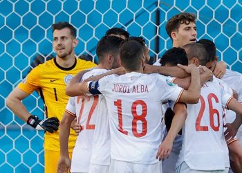 España golea 5-0 a Eslovaquia y se mete en octavos de final de la Eurocopa