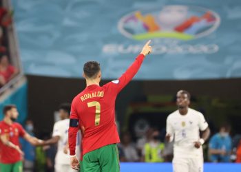 Cristiano Ronaldo avanza en la Eurocopa a golpe de récord