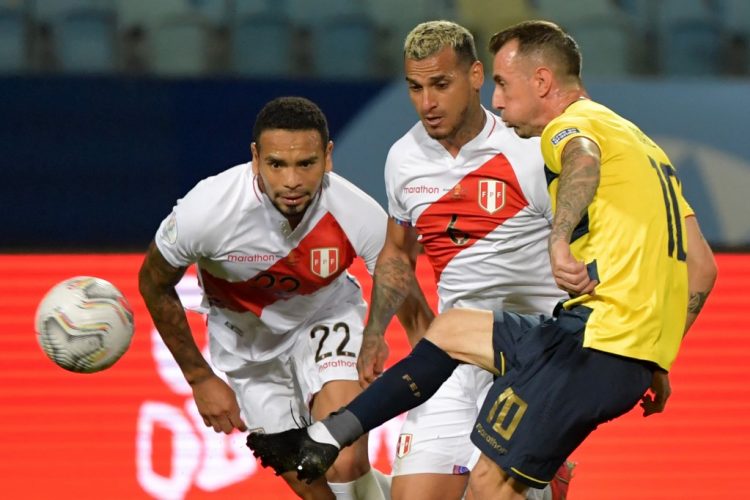 Perú le empata 2-2 a Ecuador y prolonga la definición del Grupo B de Copa América. FOTO / AFP.