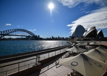 Sídney vislumbra ampliar cierre por aumento de casos de variante Delta del coronavirus en Australia