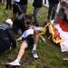 VIDEO | Aficionada provoca terrible caída de ciclistas en el Tour de Francia