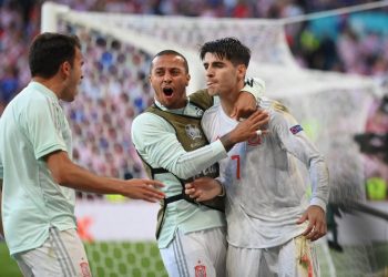 España madura a golpes ante Croacia y vuelve a cuartos de una Eurocopa