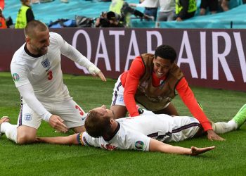 Inglaterra despide a Alemania en Wembley y presenta su candidatura al título