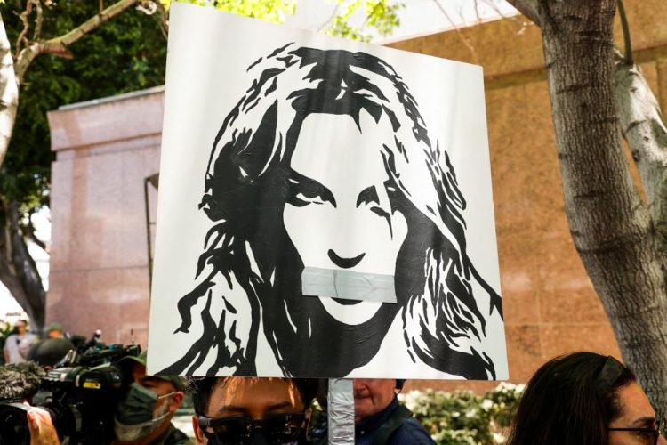 Una «traumatizada» Britney Spears pide el fin de la tutela de su padre. FOTO / AFP.
