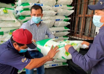 Entregan fertilizantes a 1,250 agricultores en San Pedro Nonualco, La Paz