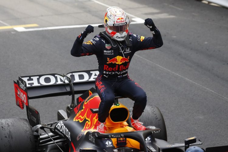 El neerlandés Max Verstappen triunfó en el Gran Premio de Francia de Fórnula Uno y lo festejó a lo grande. Fotos AFP.