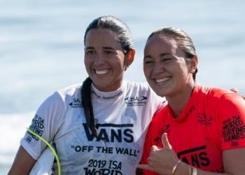«En El Salvador la gente es buenísima»: Dominga Valdes, surfista holandesa