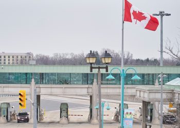Prorrogan restricciones entre Estados Unidos y Canadá