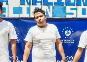 PNC captura a grupo de asaltantes que intentaron escapar en un vehículo en Sonsonate