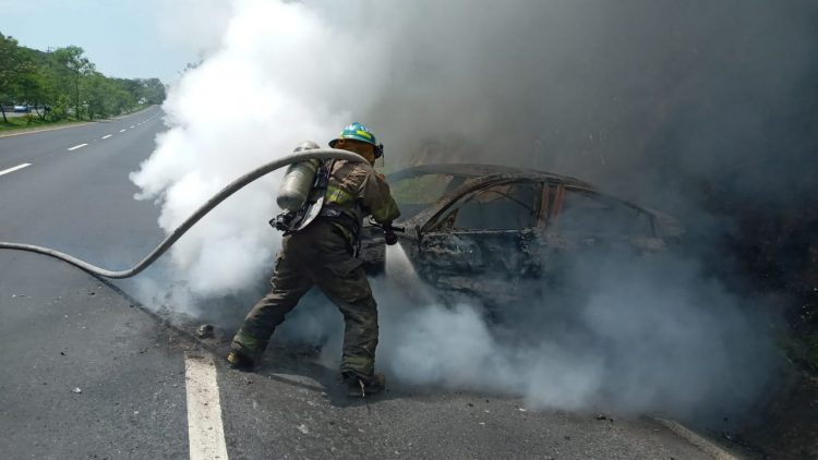 Foto / Bomberos de El Salvador