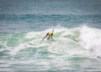 Atletas salvadoreños sobresalen en el Surf City El Salvador ISA World Surfing Games