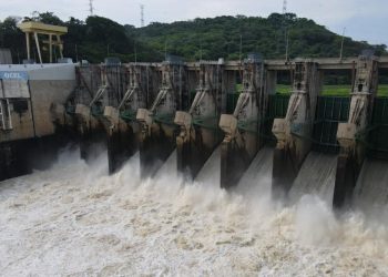 Realizan descargas preventivas en central hidroeléctrica 15 de Septiembre por lluvias de este martes