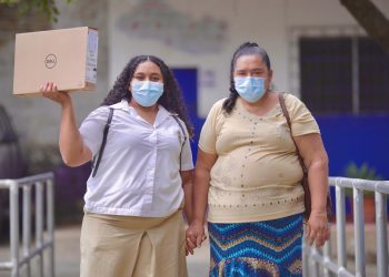 El 82.3 % de los salvadoreños consideran que la educación ha mejorado con la entrega de computadoras