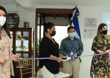 Embajada de El Salvador en Panamá inaugura sistema de entrega inmediana de pasaportes