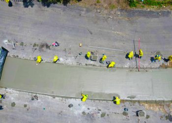 MOP coloca concreto hidráulico en rotonda del periférico Claudia Lars