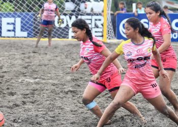 Las chicas de Corral de Mulas mandan en el grupo B de la Liga de Fútbol Playa Copa CEL 2021