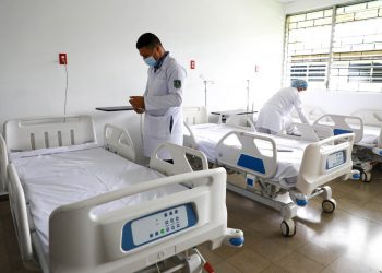 Gobierno entrega camas nuevas en hospitales nacionales del occidente de El Salvador