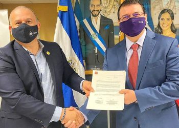Banco de EE. UU. avala DUI para que salvadoreños realicen sus transacciones en varios estados