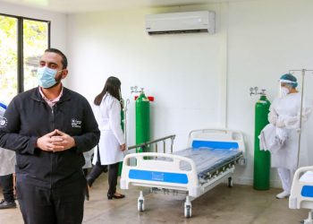 Ministros verifican instalación de nuevas camas en hospitales de la zona central y paracentral