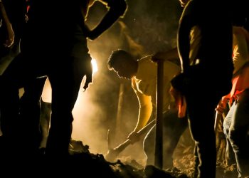 Equipos fiscales excavan en finca donde creen está enterrada Flor García