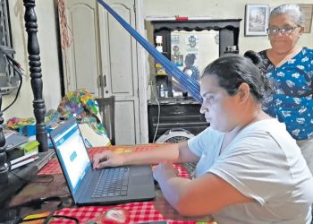 Estudiante becada no vidente asume una misión especial