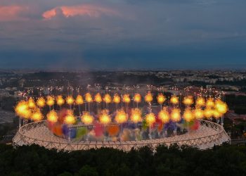 Totti, Nesta y Andrea Bocelli abren la Eurocopa pero el público es la estrella