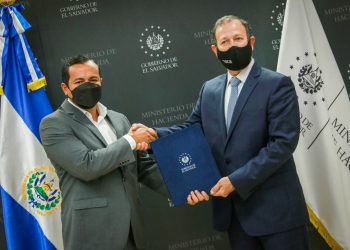 Ministerio de Hacienda y BCIE firman convenio para ampliación de carretera Los Chorros