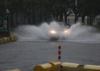 Protección Civil reporta inundaciones en varios sectores de El Salvador por fuertes lluvias