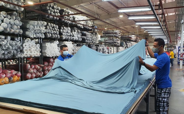 Según los datos del Ministerio de Trabajo, entre octubre de 2020 y el mismo mes de 2022 se crearon un total de 123,442 empleos formales en el país. /Foto: Diario El Salvador.