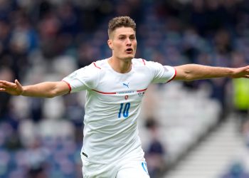 República Checa amarga el regreso de Escocia a la Eurocopa con dos goles de Schick