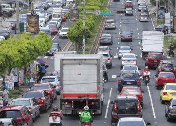 Salvadoreños pierden hasta 6 horas diarias por causa del tráfico vehicular