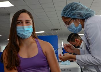 «Esta todo súper organizado. Esto (la vacuna) nos da más seguridad»: Victoria María Greni, atleta salvadoreña