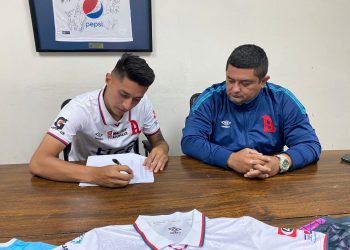 Bryan Tamacas renovó con Alianza por cuatro torneos cortos