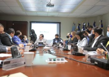 «Hay diputados opositores que llegan, no votan ni a favor ni en contra, y no opinan. ¿A que llegan?»: cuestionan parlamentarios de Nuevas Ideas