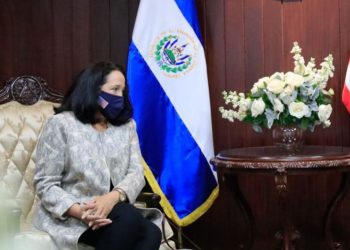 Presidente de la Asamblea Legislativa, Ernesto Castro, y Encargada de Negocios de EE. UU., Jean Manes, se reúnen este jueves